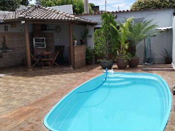 CASA COM PISCINA 