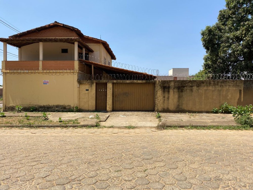 Casa - Venda - SAGRADA FAMILIA - Pirapora - MG