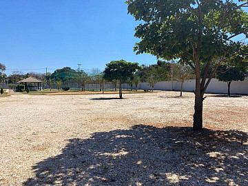 LOTE EM CONDOM�O FECHADO